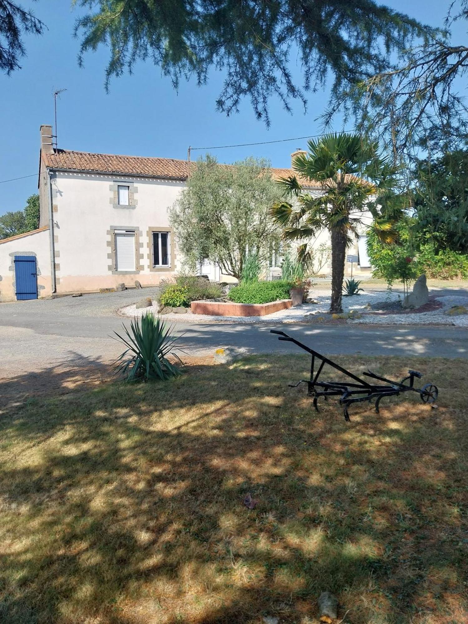 Au Granit Bleu Bed & Breakfast Faye-l'Abbesse Екстериор снимка