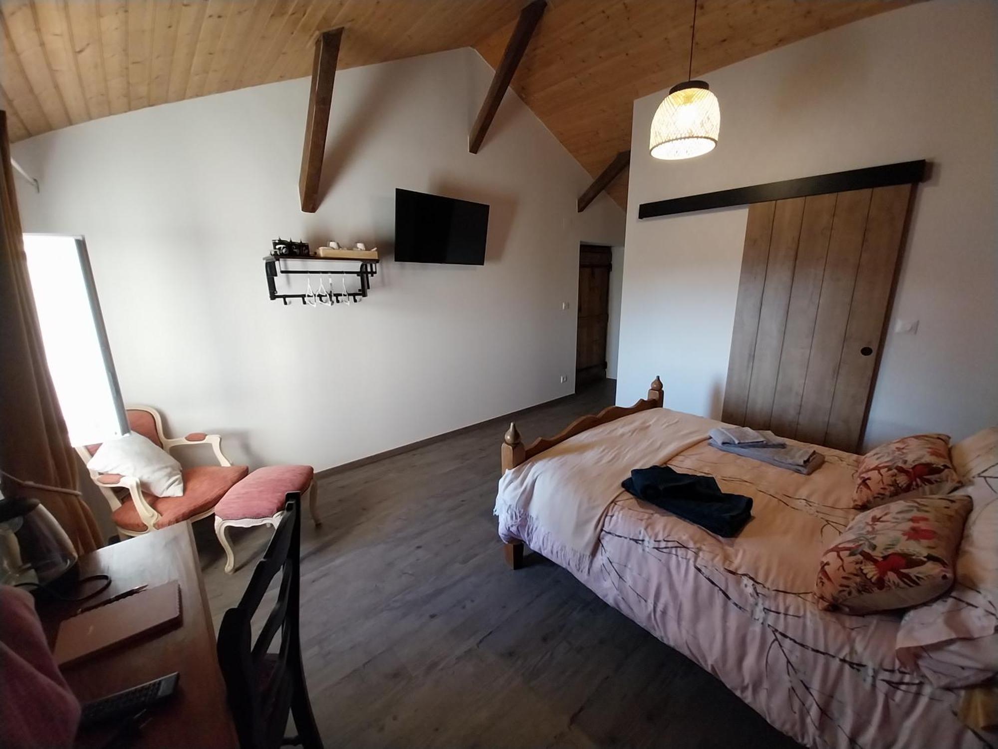 Au Granit Bleu Bed & Breakfast Faye-l'Abbesse Екстериор снимка